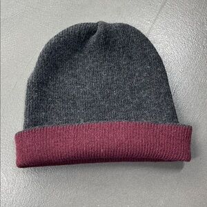julia janus beanie gray and burgundy wool blend unisex
